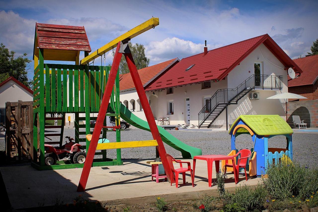 Yosefsfeld Bed & Breakfast Kutjevo Bagian luar foto