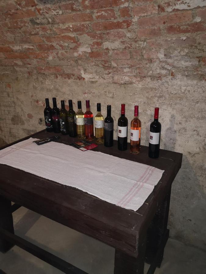 Yosefsfeld Bed & Breakfast Kutjevo Bagian luar foto
