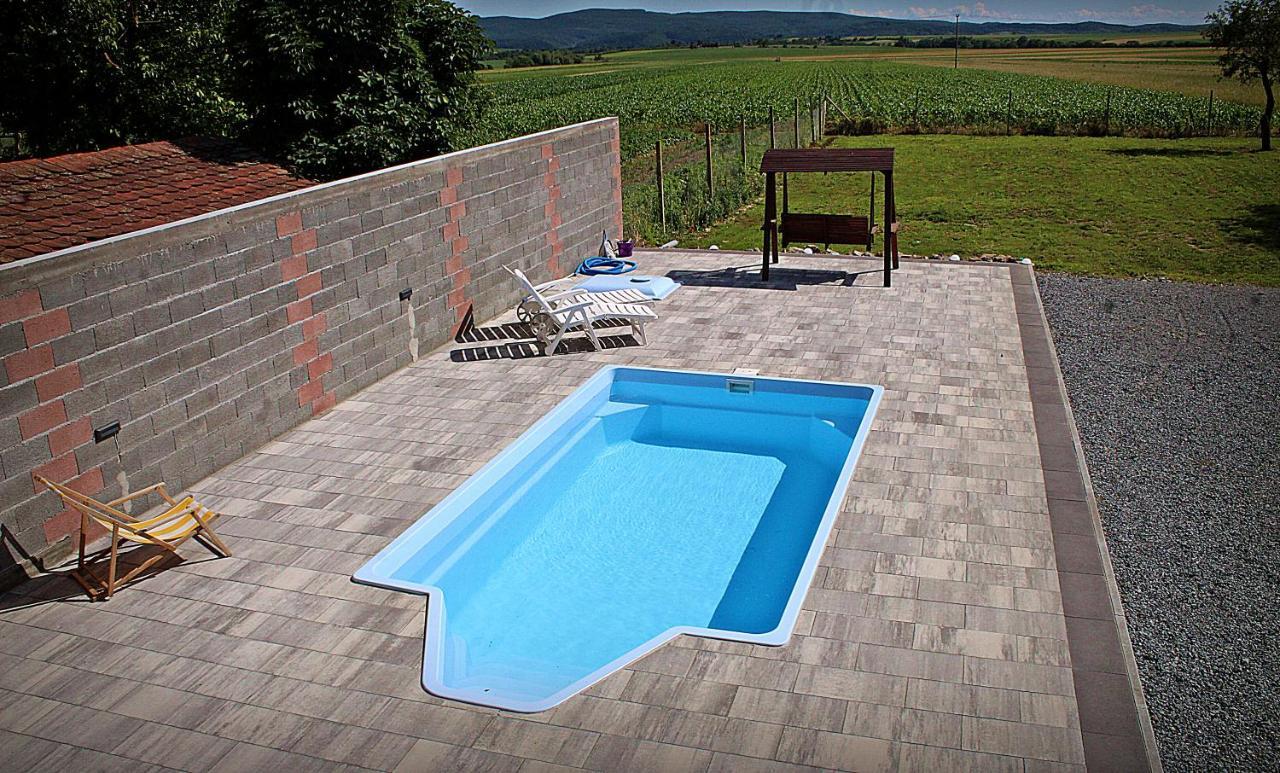 Yosefsfeld Bed & Breakfast Kutjevo Bagian luar foto