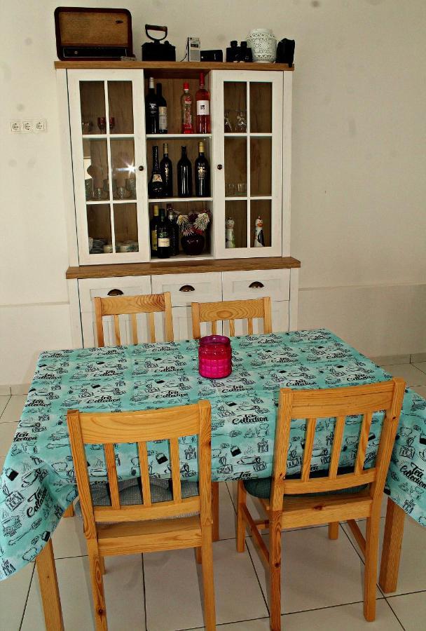 Yosefsfeld Bed & Breakfast Kutjevo Bagian luar foto