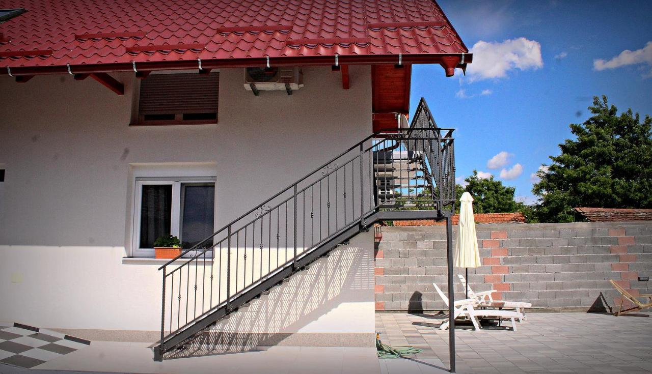 Yosefsfeld Bed & Breakfast Kutjevo Bagian luar foto